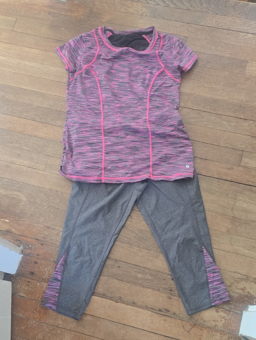 Xersion Pink and Gray Space-Dye Athletic Top with Gray Capri Leggings